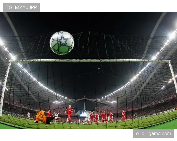 拉菲尼亚远射状态火热，精彩进球集锦引球迷热议