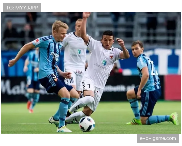 楚阿梅尼拦截能力持续提升,防守表现稳健 楚阿梅尼拦截能力持续提升,防守表现稳健