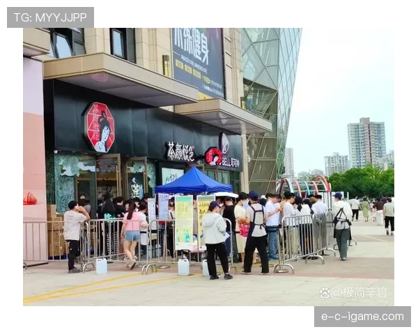 掌敏洁戴着几万墨镜排队买奶茶，现场我差点笑出声