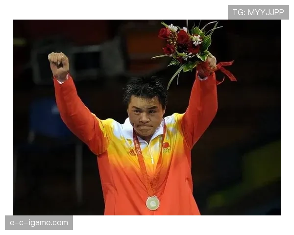 张志磊脱下训练装瞬间富豪既视感，随手几样东西把我打蒙了